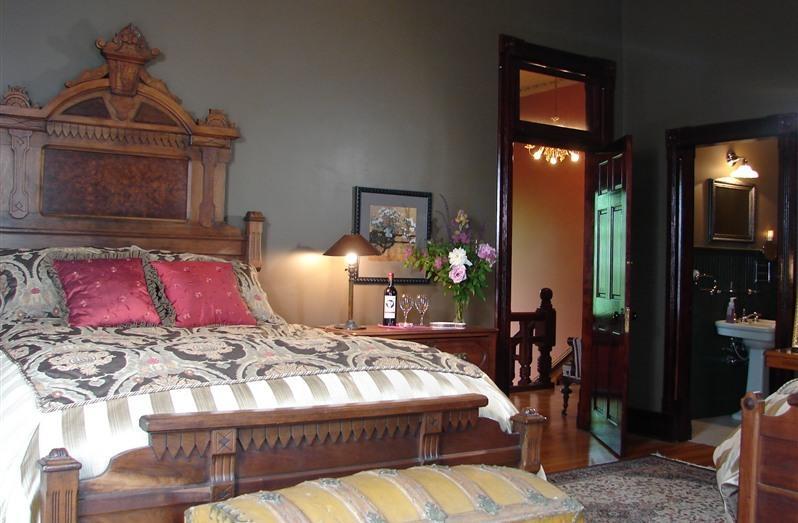 Whiskey Mansion Bed and Breakfast Saint Joseph Kamer foto