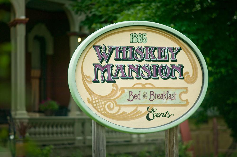 Whiskey Mansion Bed and Breakfast Saint Joseph Buitenkant foto