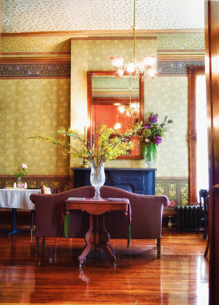 Whiskey Mansion Bed and Breakfast Saint Joseph Buitenkant foto
