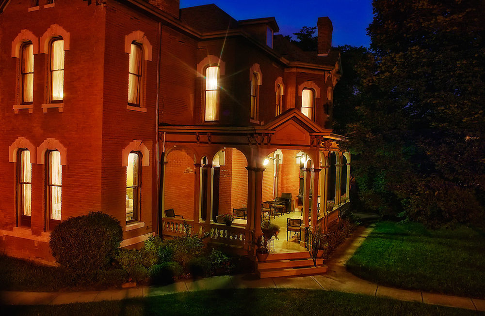 Whiskey Mansion Bed and Breakfast Saint Joseph Buitenkant foto