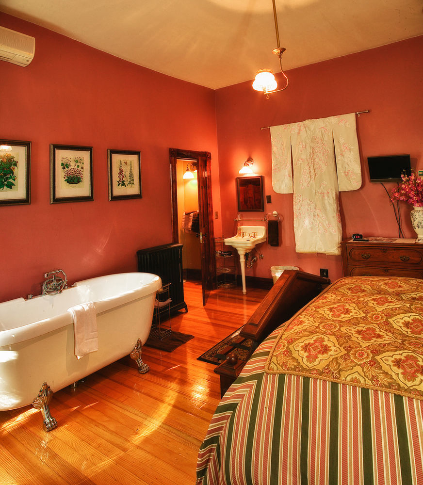 Whiskey Mansion Bed and Breakfast Saint Joseph Buitenkant foto
