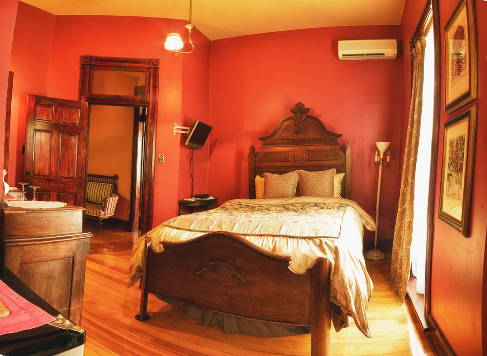Whiskey Mansion Bed and Breakfast Saint Joseph Buitenkant foto